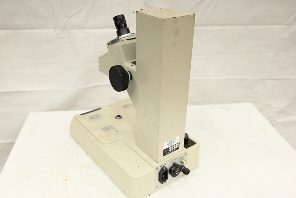 Mitutoyo 176-811A Toolmakers Microscope