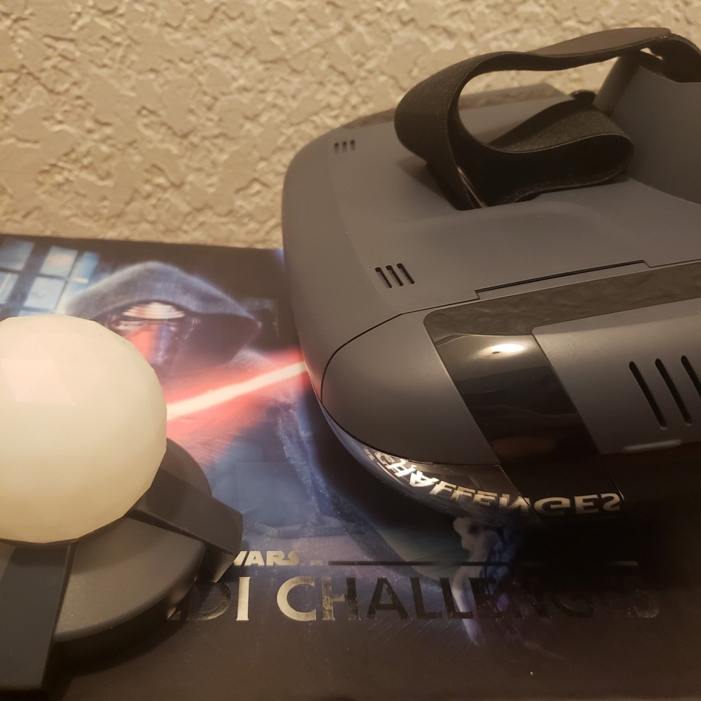 Lenovo -Star Wars- Jedi Challenges Virtual Reality With Box