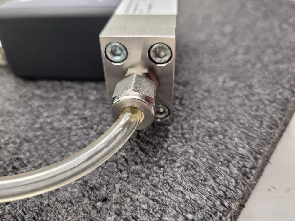 Teledyne HFM-300 Mass Flow Meter Controller 10 SCCM/AIR Working Pull