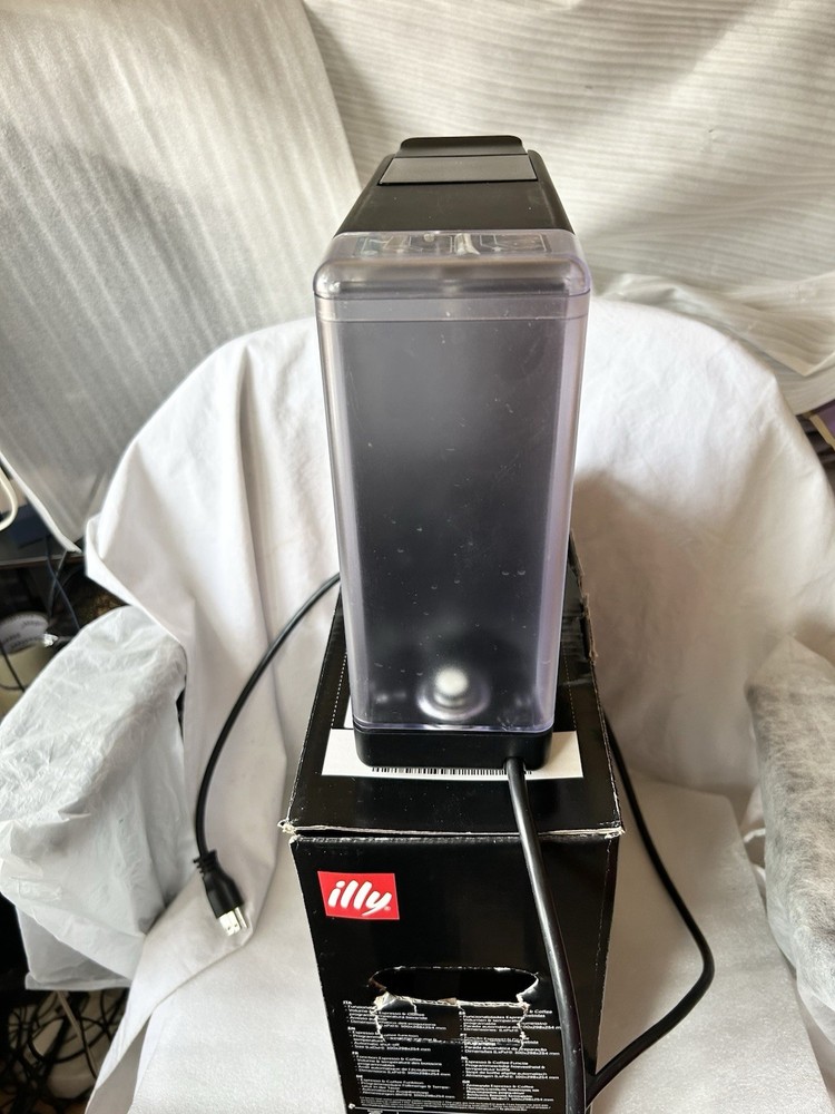Illy Y3.3 Espresso Machine - Single Serve - Black