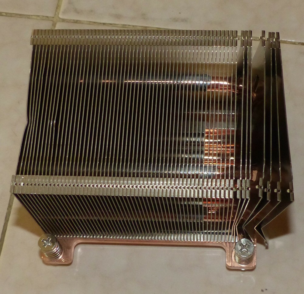 Socket 1366 2U xeon cooler - minor damage