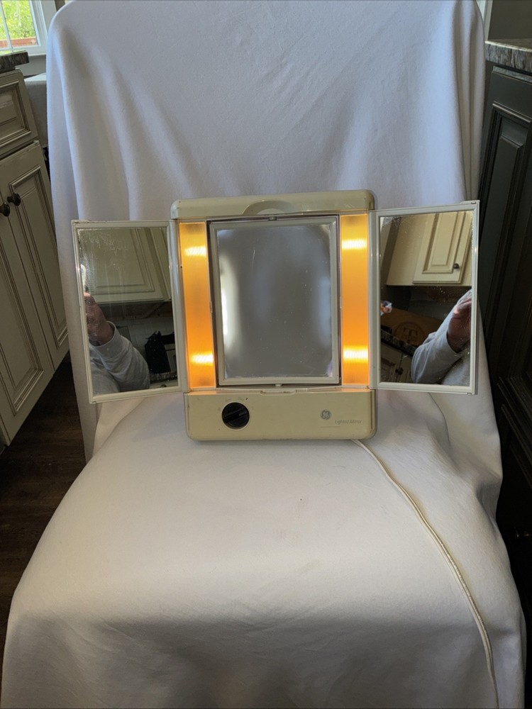 GE Lighted Tri-Fold Vanity Makeup Mirror Magnifying Model 106658 Tested ~Works