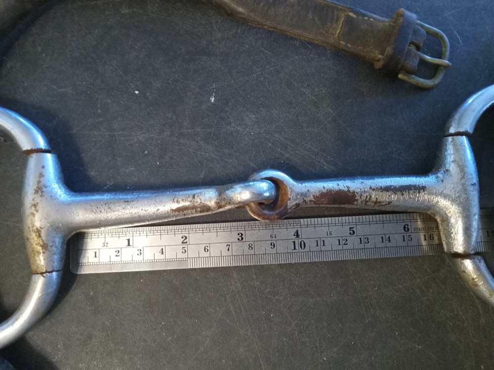 Used eggbutt snaffle bit 6 1/4 mouth gag bit