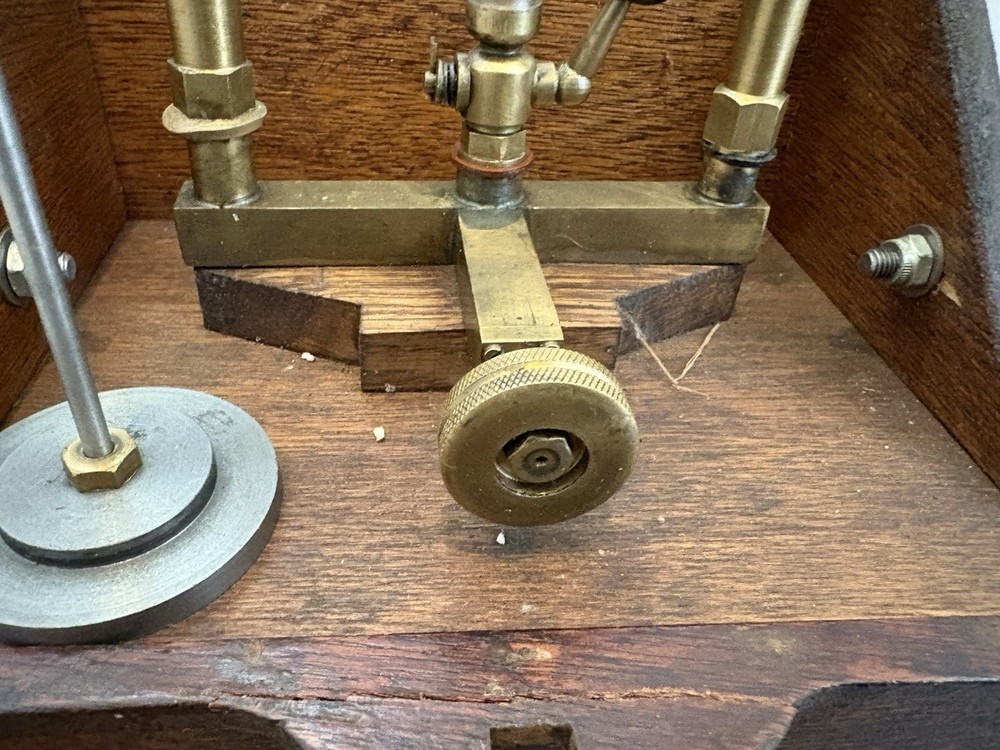 vintage deadweight tester