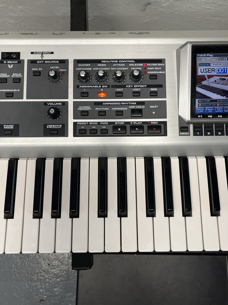 Roland Fantom X7 Synth