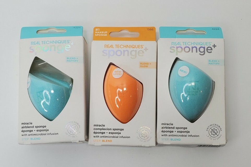 2 REAL TECHNIQUES Miracle Airblend Sponges & 1 Miracle Complexion Makeup Sponge