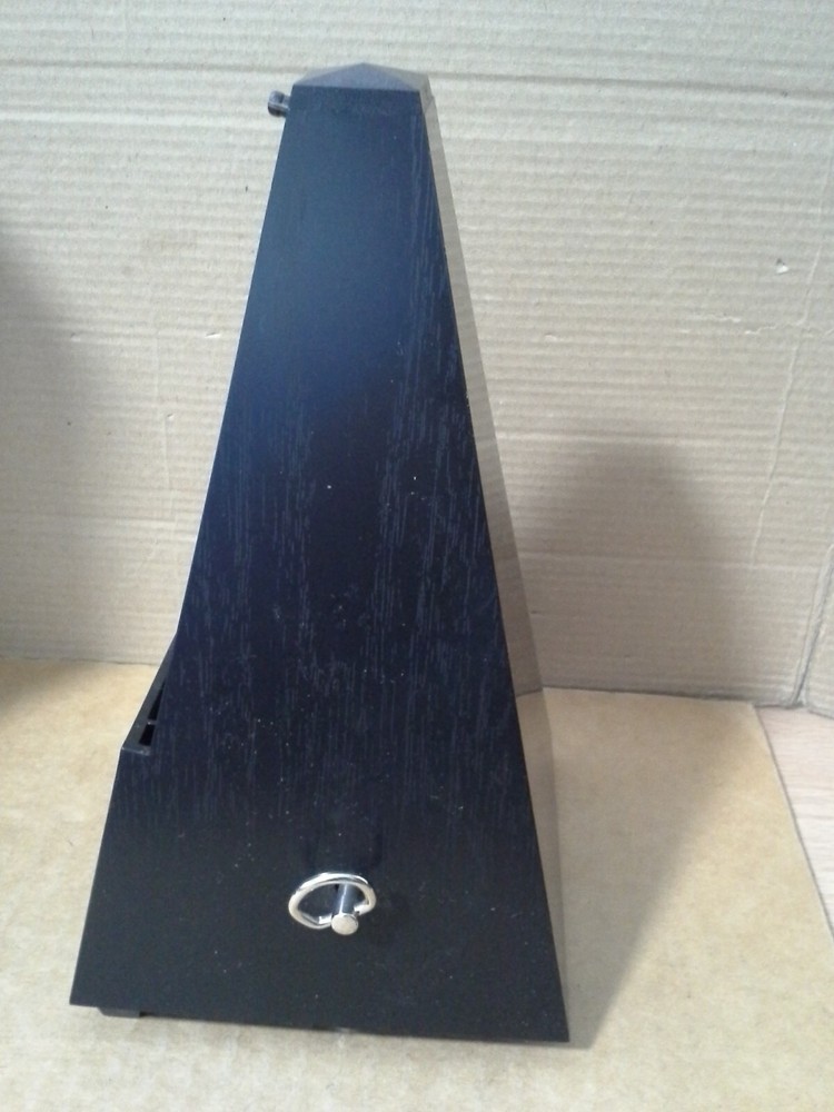 vintage. Wittner Plastic wind-up Black Metronome. Missing front Cover. Beautiful