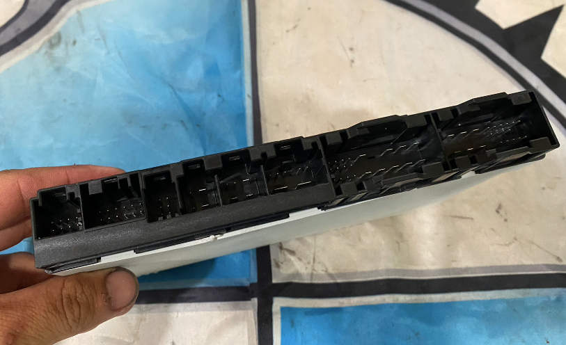 2010-2015 BMW 750LI - Front SEAT Control Module 9257102