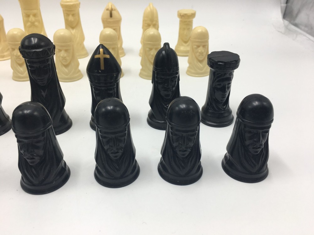Vintage Plastic Chess Set Complete - Black & White (Unbranded)