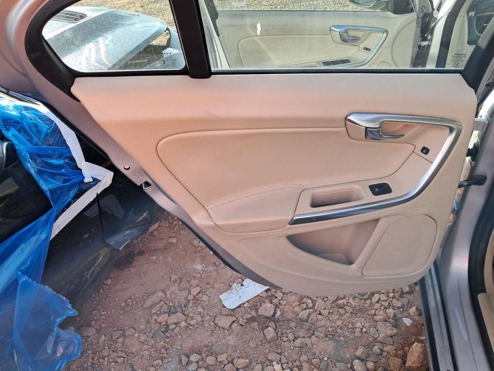 S60 2015 Glove Box 4777415