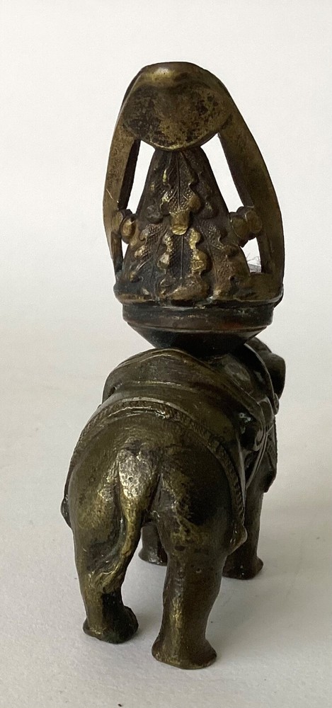 ANTIQUE BRONZE ELEPHANT WITH A HOWDAH !