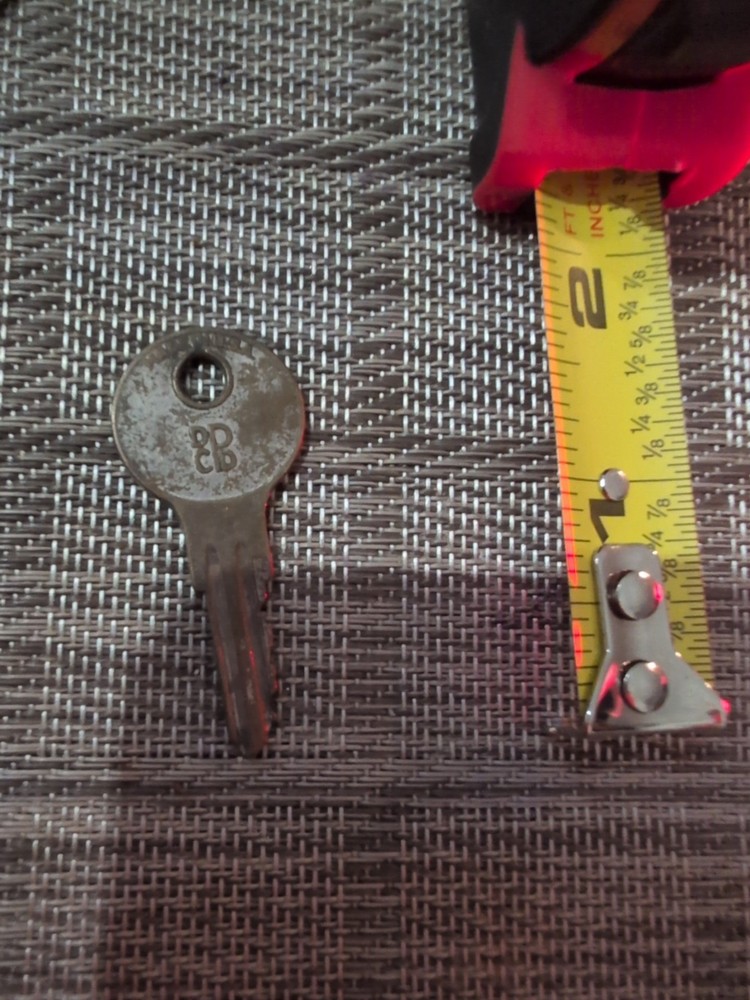 Yale Junior Key U319