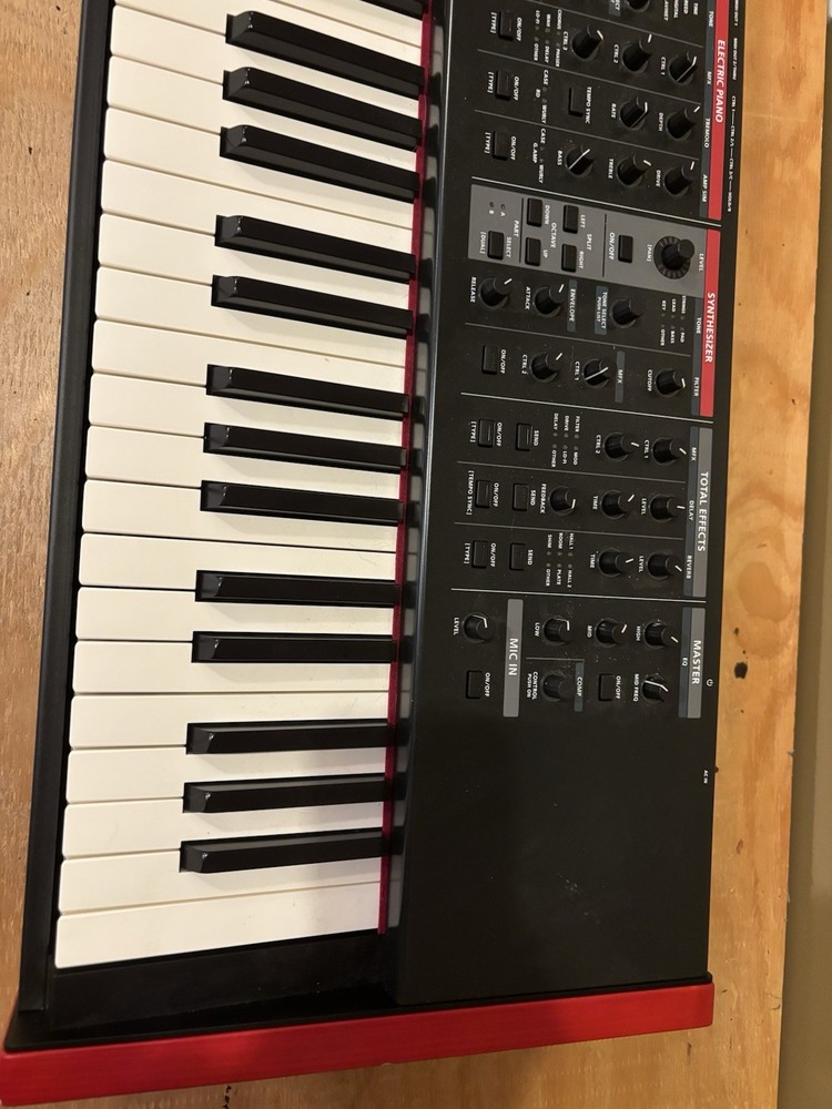 Roland Vstage 88 Note Digital Keyboard W/ 5 Separate Tone Controls