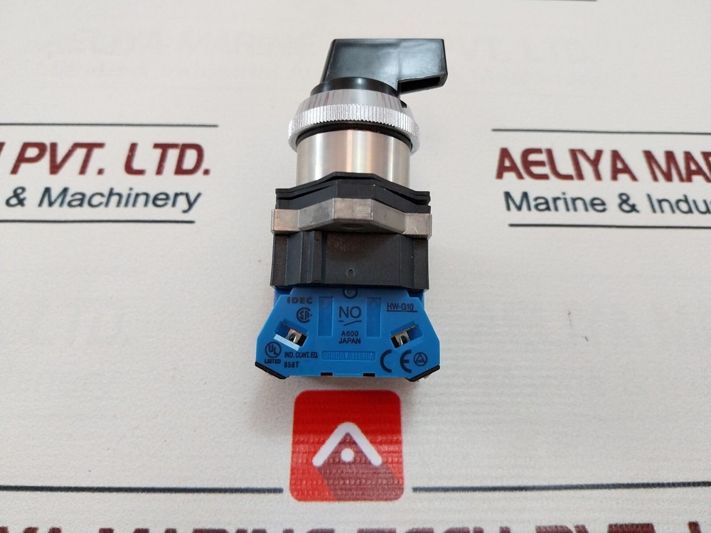 Idec EC9D-S3L20 Selector Switch Control Unit 600V 10A