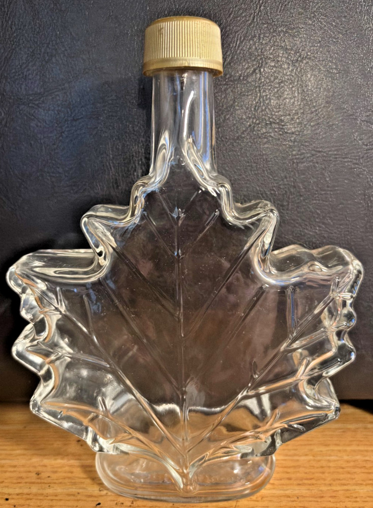 US Pat. Maple Leaf Shaped Bottle with Lid- Clear 25 cl/ 48mm (empty)