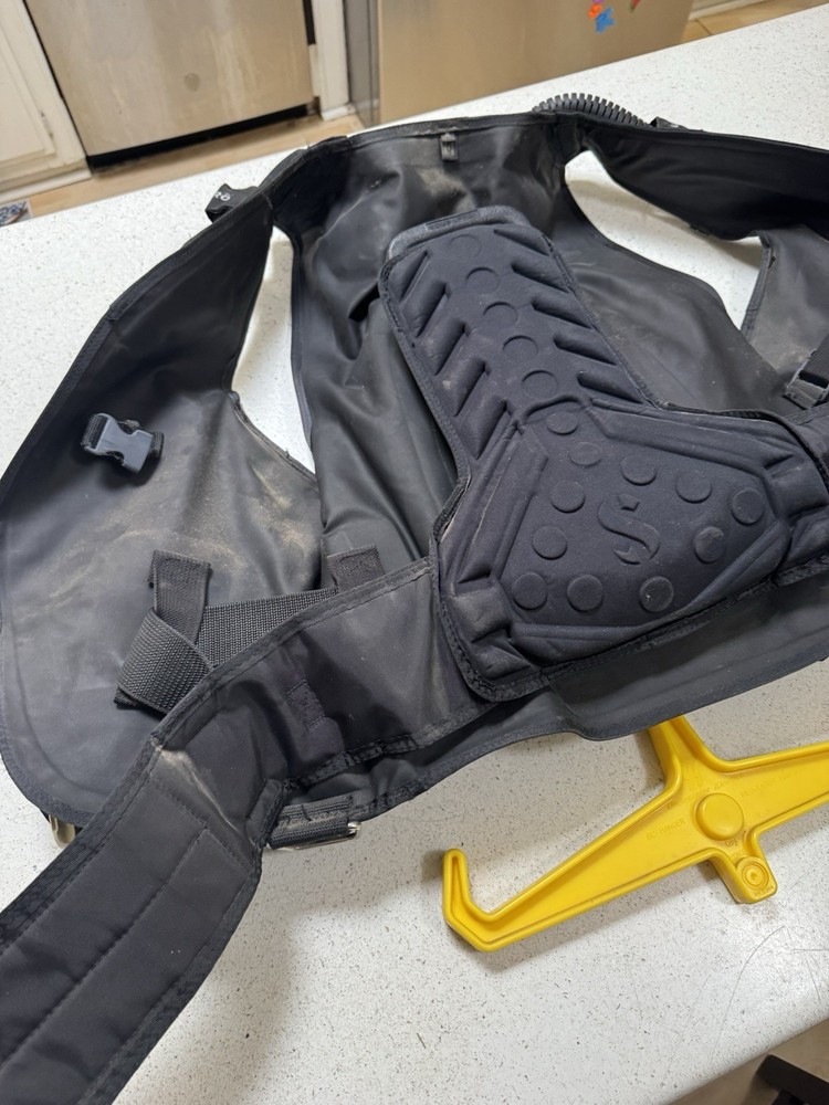 Scubapro Classic BCD size Medium with Buoyancy Weight