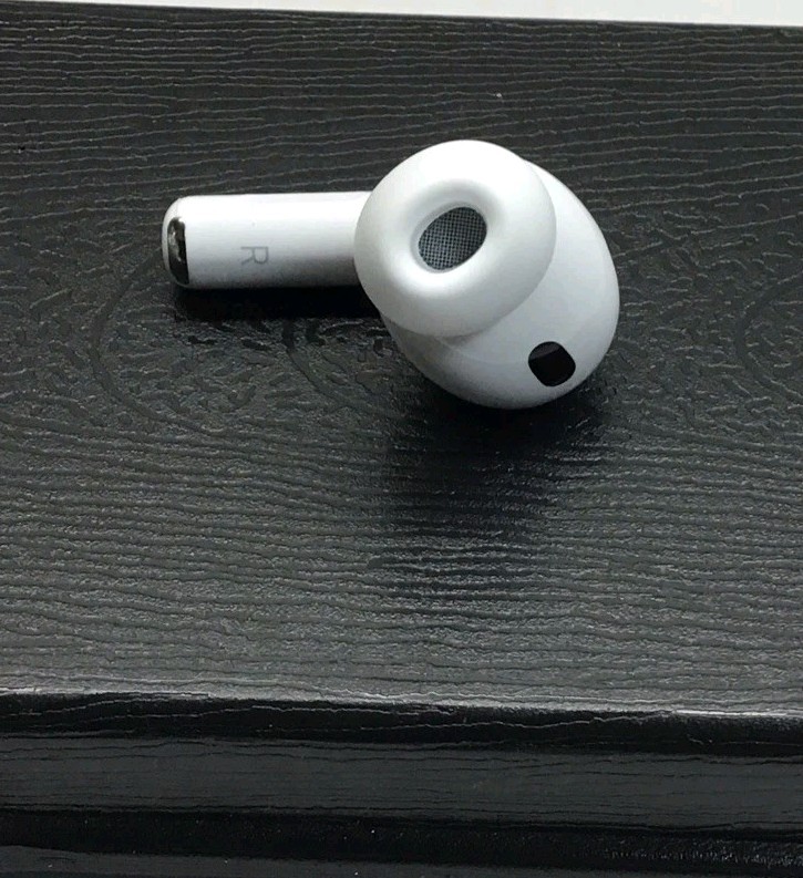 Apple AirPods Pro 3 (3rd Gen) Replacement - Right Side only A3063 - Very Good
