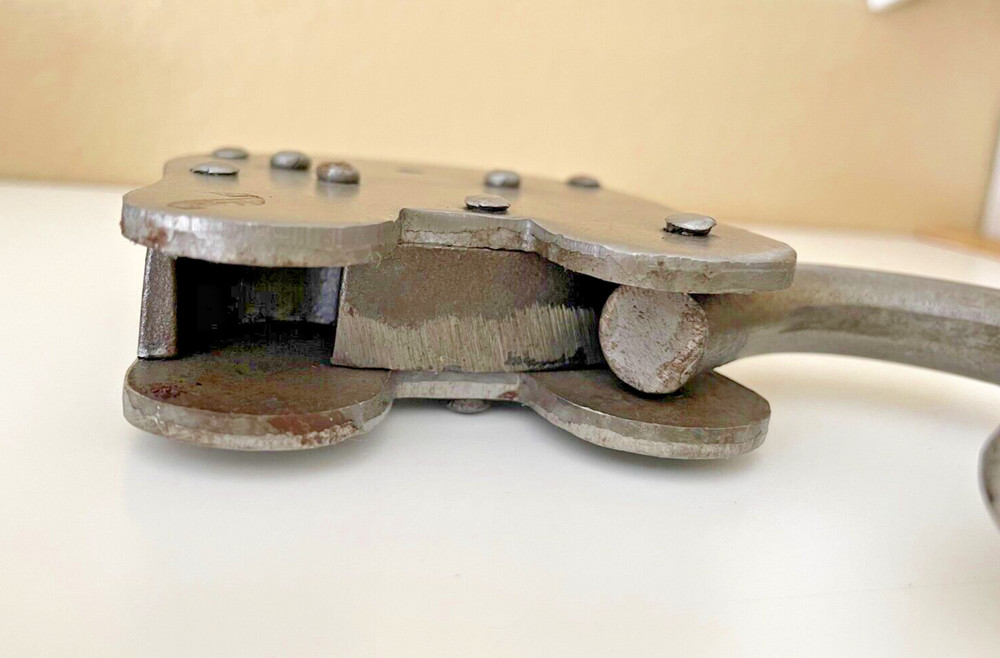 Padlock Cast Iron w/Chrome Rustic Finish Extra Large w/2 Keys Really Works