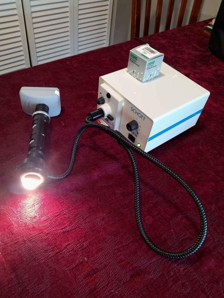 SCHOTT DCR III DC-REGULATED LIGHT SOURCE