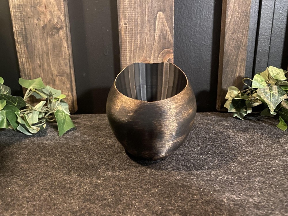 skull planter pot