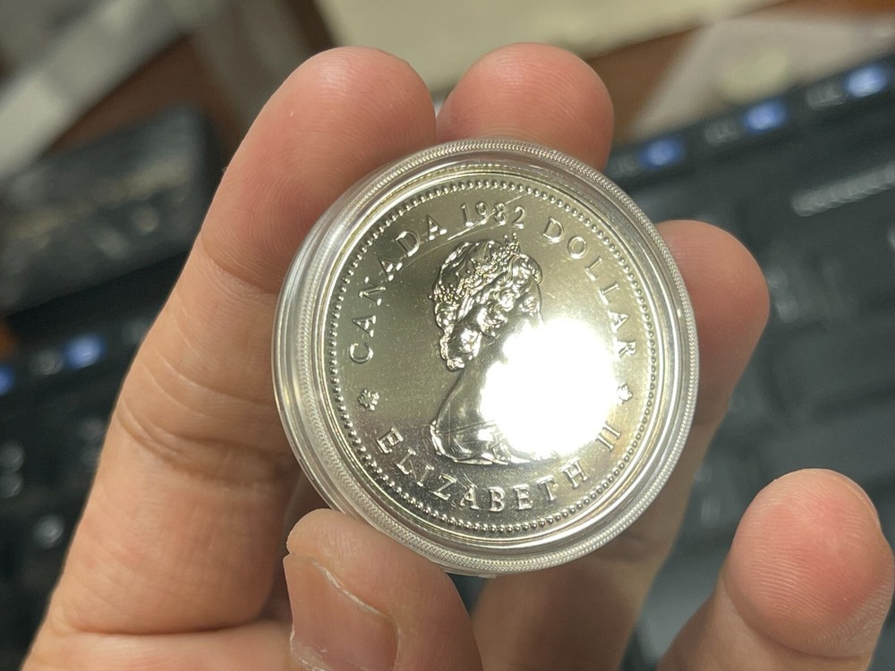 1982 Canada One Dollar Coin Excellent Condition Prooflike?