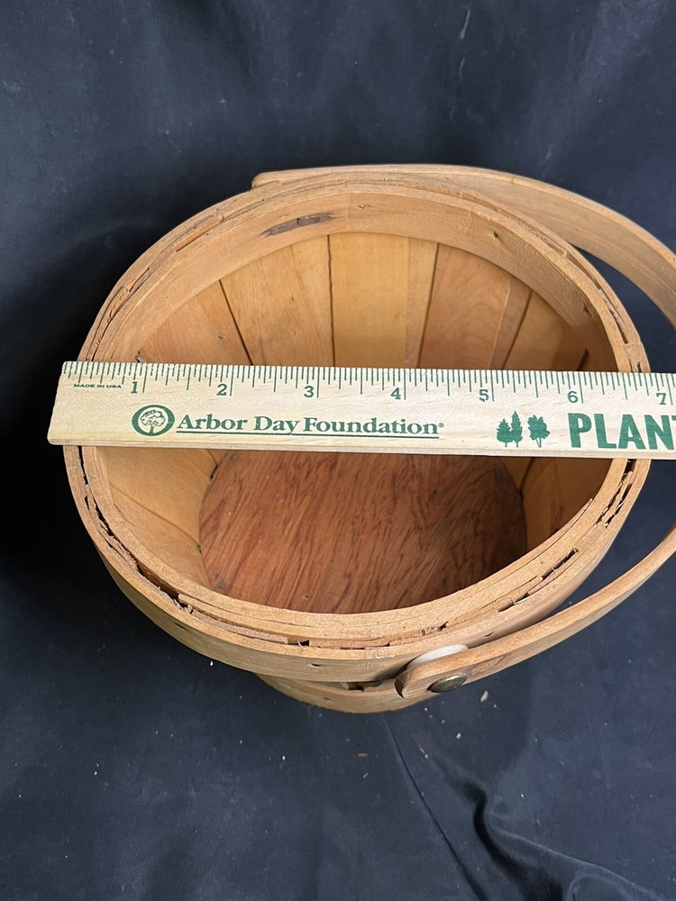VINTAGE WICKER BASKET WITH HANDLE 7”