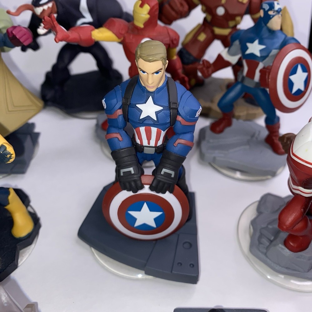 Disney Infinity Marvel 17 Piece Lot