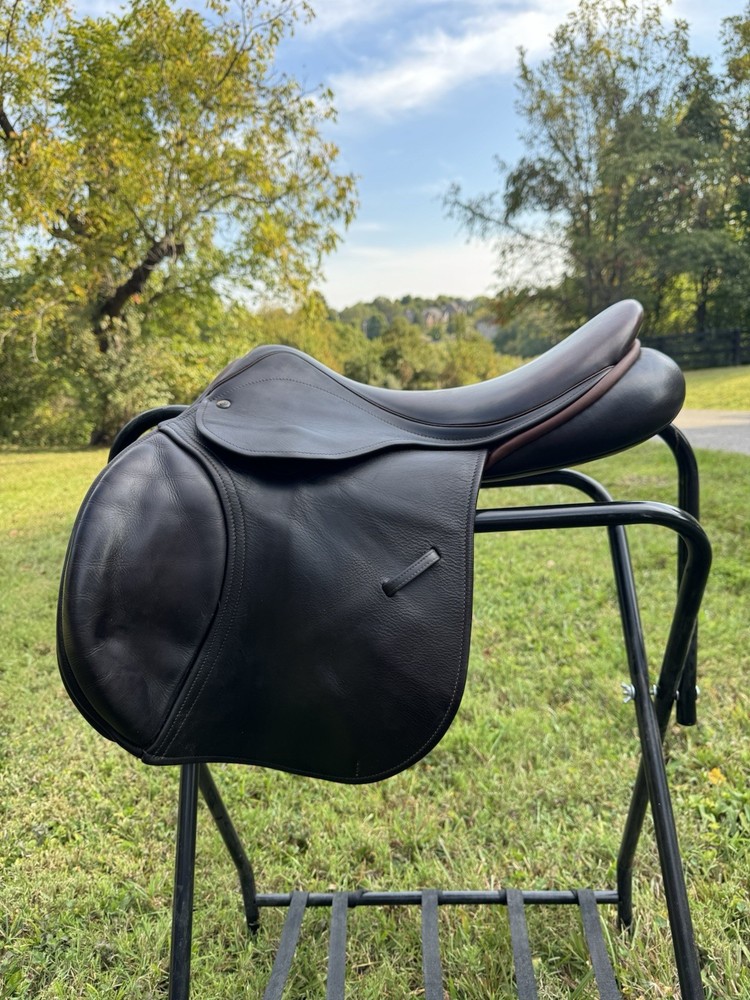 2017 COUNTY SOLUTION HJ 17.5 FORWARD FLAP JUMP SADDLE