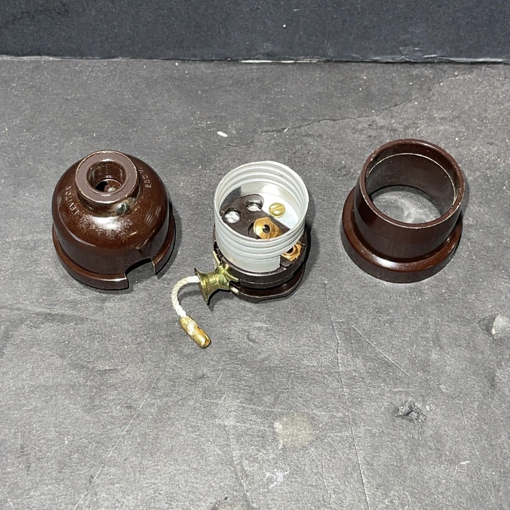 NEW LEVITON ELECTROLIER PULL CHAIN BAKELITE SOCKET WITH 1/8-27 IPS THREAD