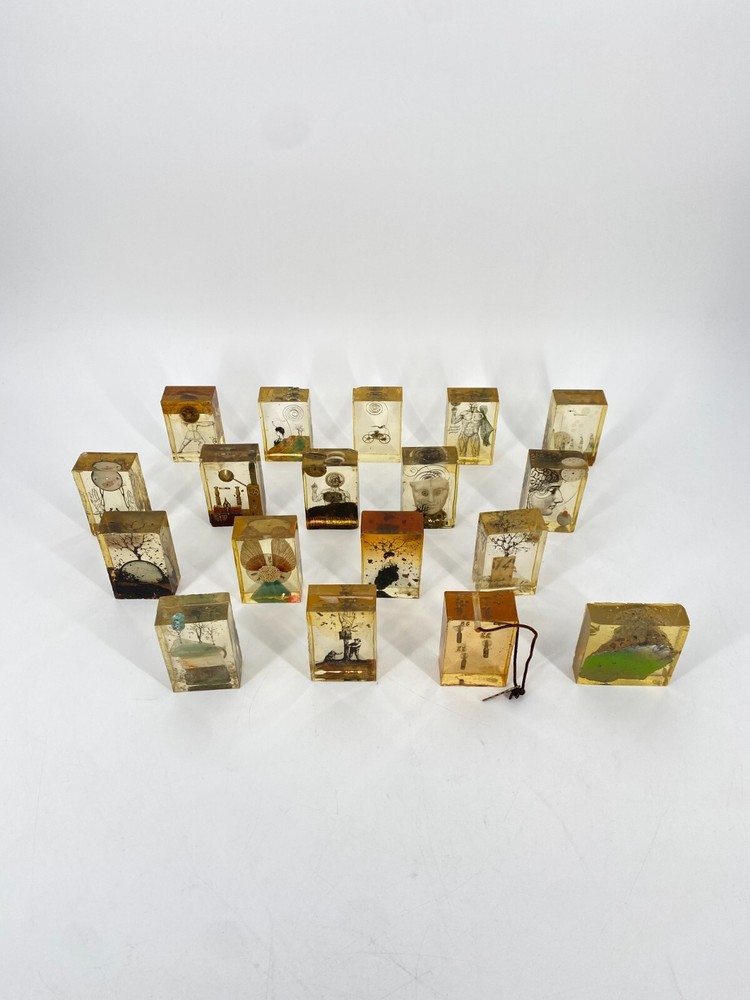* ART SCULPTURE 90s MINIATURE ART TABLE OBJECT EPOXY RESIN