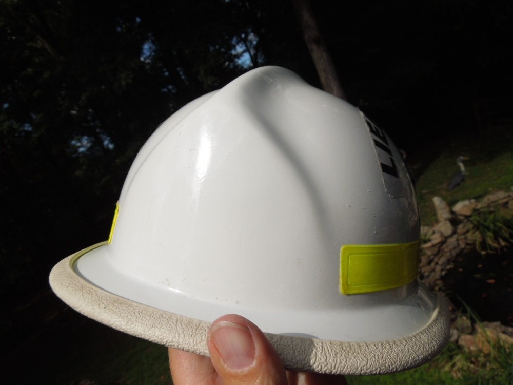 Fire Fighter Cairns White Lieutenant Helmet - No Liner