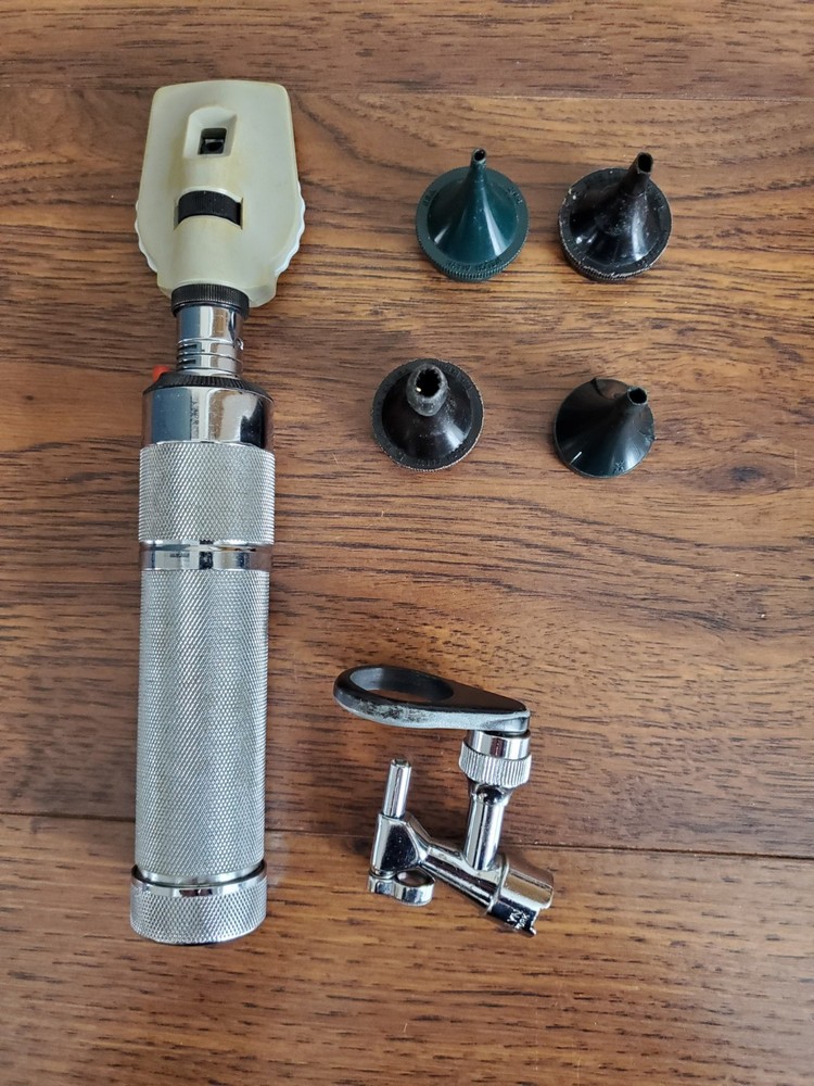 Welch Allyn Pneumatic Otoscope 707 Plugin Handle - Needs Battery