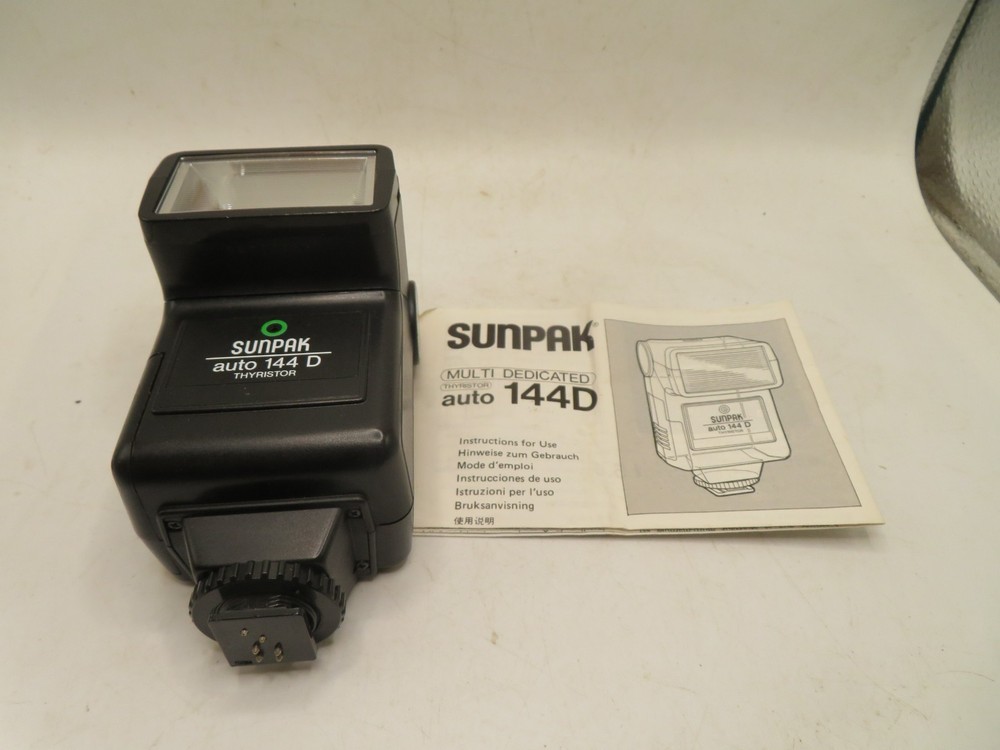 Sunpak Auto 144 D Thyristor Flash Unit  /w DIRECTIONS