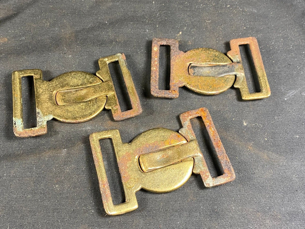 Lion over crown stable belt buckle
