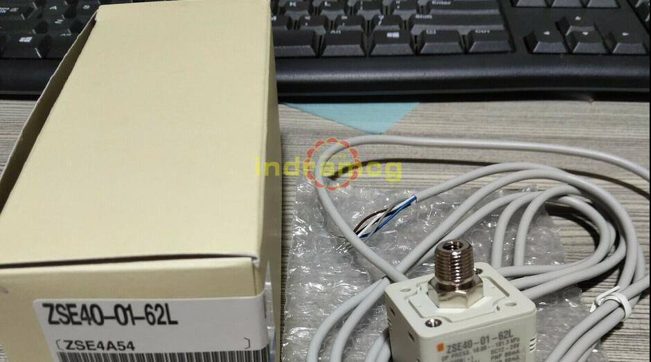 1PC SMC ZSE40-01-62L Pressure Switch New