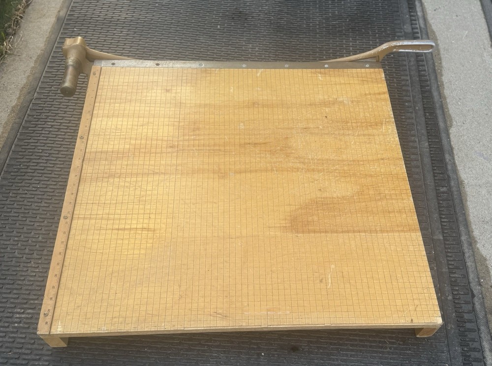 Ingento 1172 74 30" Paper Cutter