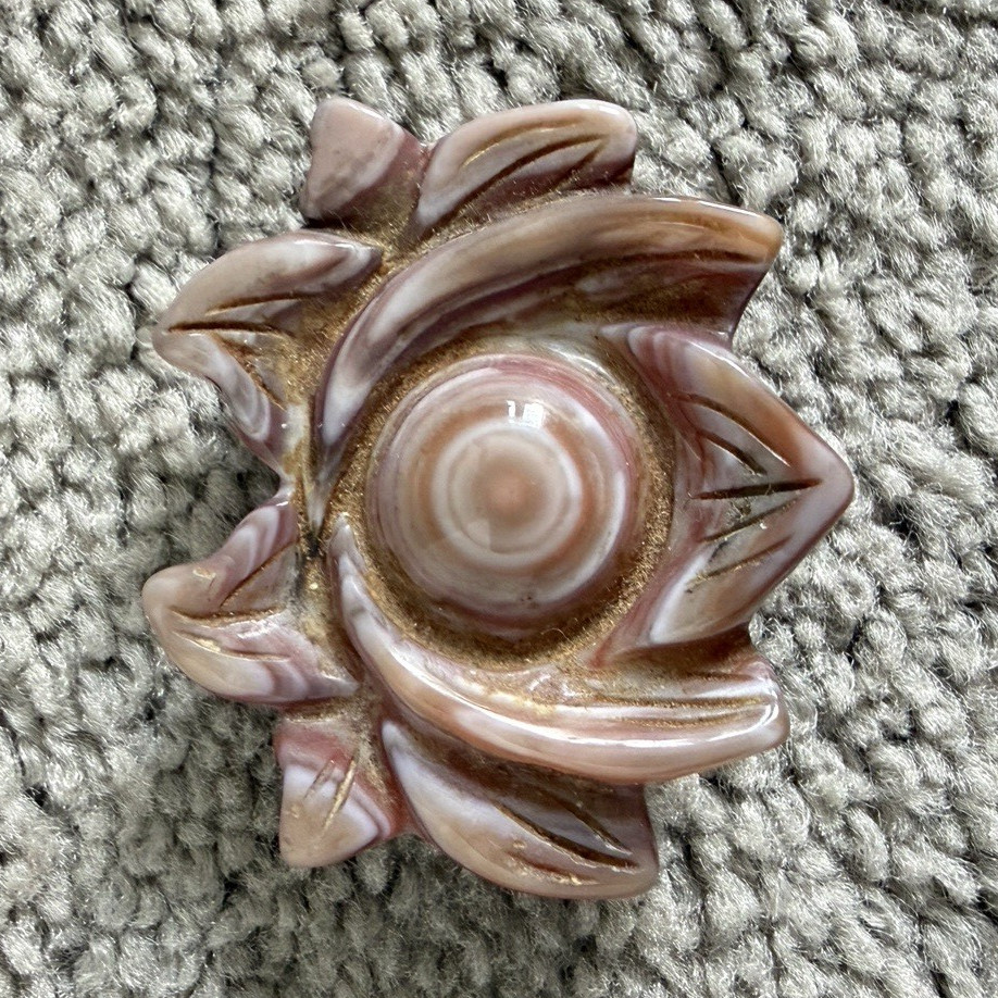 Agate lotus flower carving