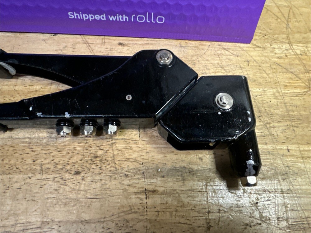 Pop Rivet Gun, with 4 Interchangeable sizes of tips