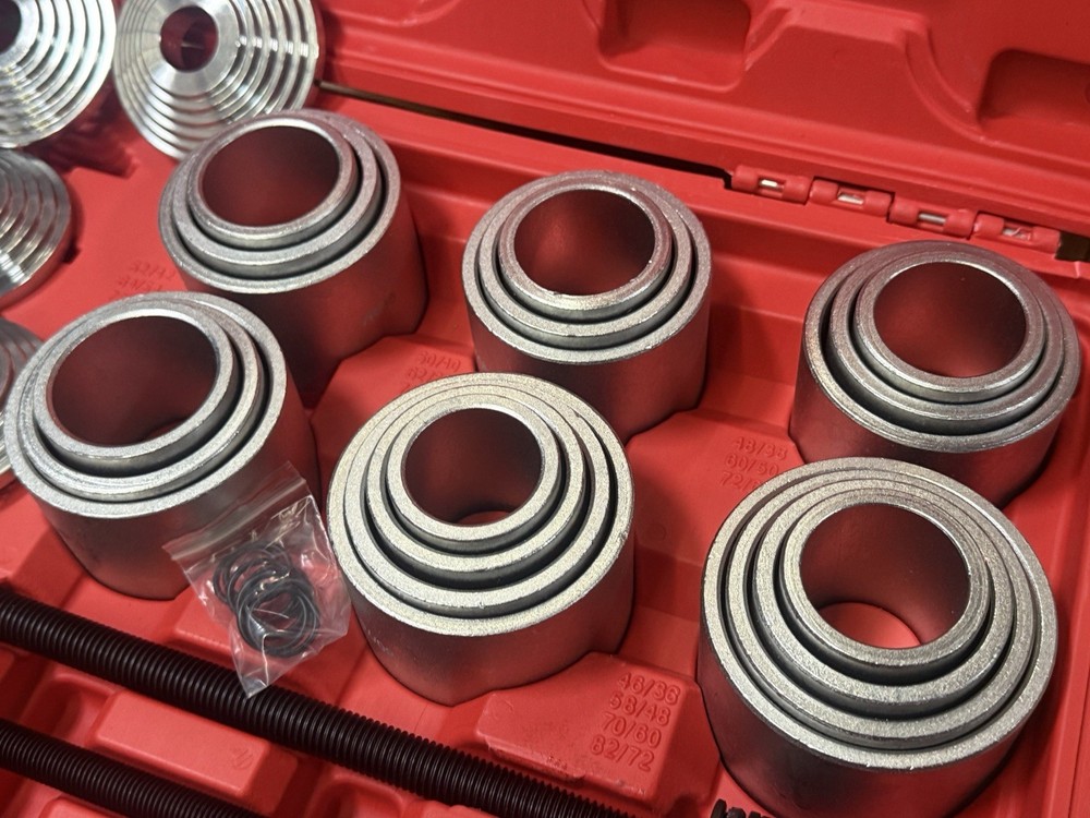 28pcs Universal Press & Pull Sleeve Remove Install Bushes Bearings & Seals Tool