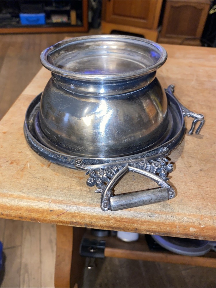 Vintage Wilcox Silverplate Co. Covered dish marked 3228