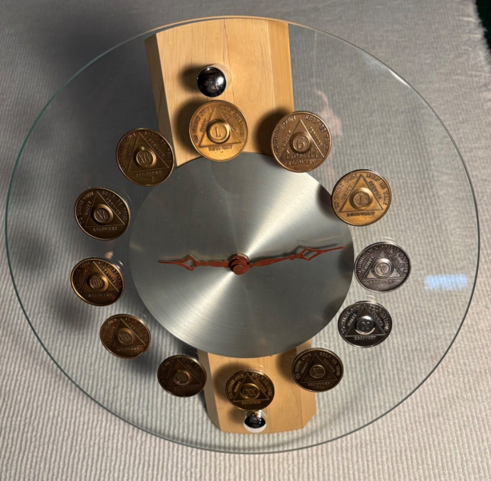 SUPERB Alcoholics Anonymous Sobriety Chip Quartz Clock. Authentic Chips - READ!