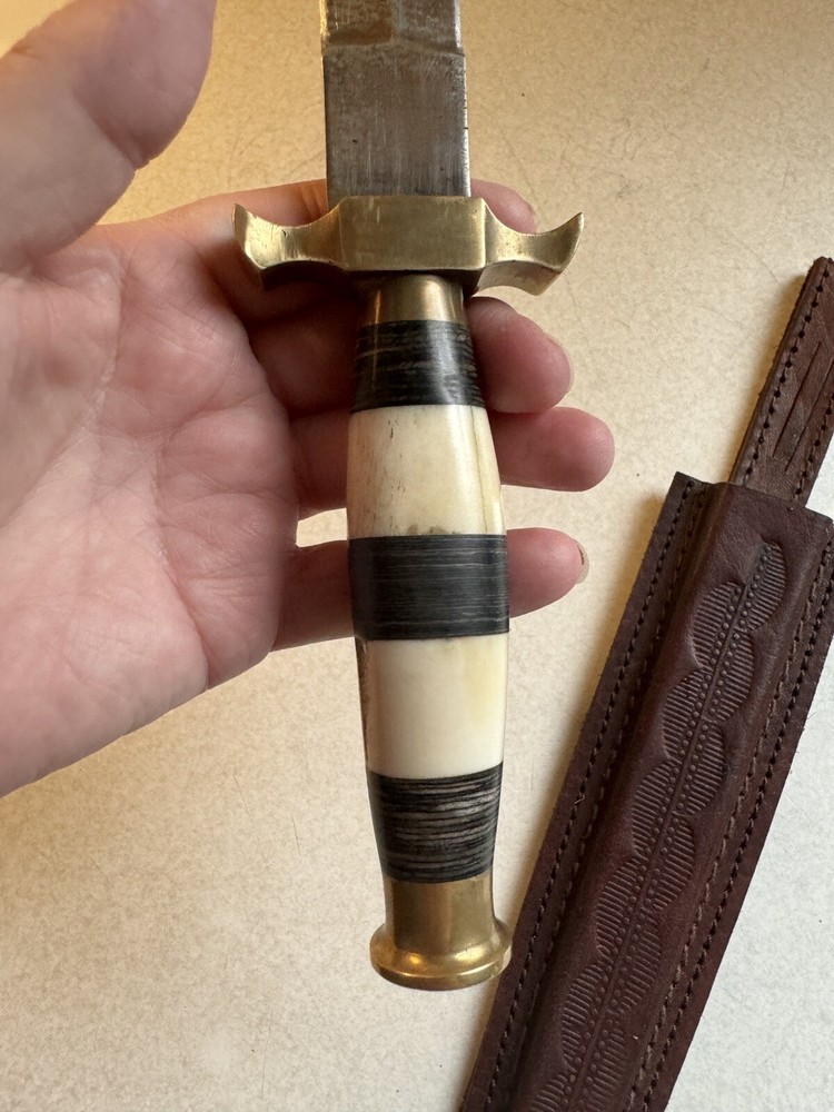 Unmarked Dagger With Leather Sheath