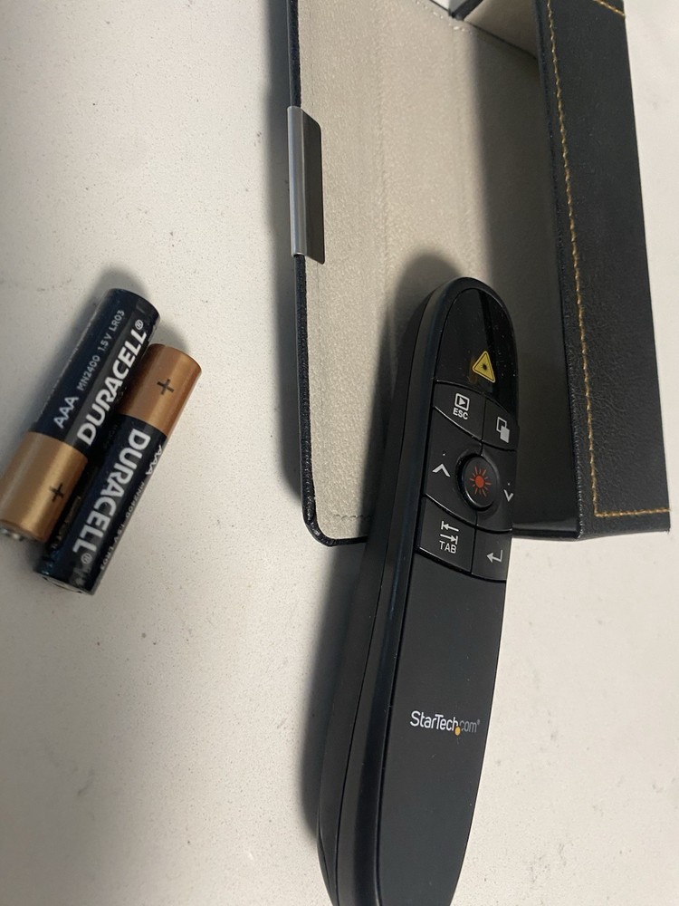 StarTech Wireless Presentation Remote With red Laser Pointer - 90ft (27m)