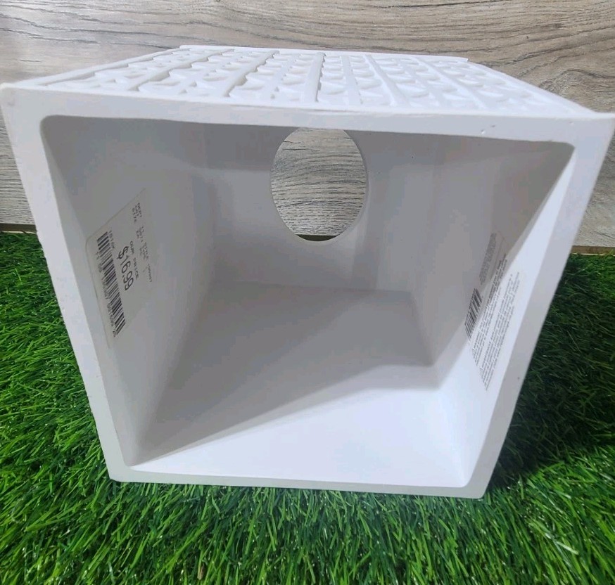 WHITE TEXTURED RESIN EIFFEL TOWER TISSUE BOX HOLDER