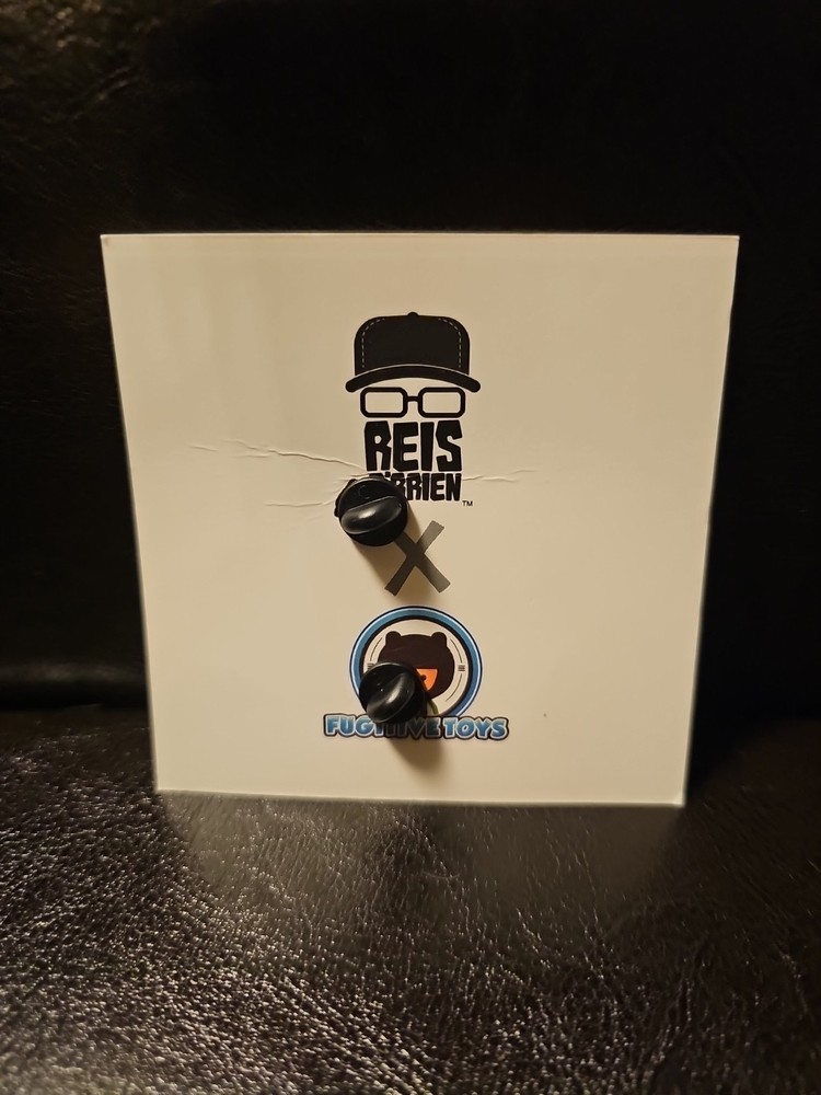 C2E2 Tiny Ghost Soul Mates Major Tom Blue Variant Pin