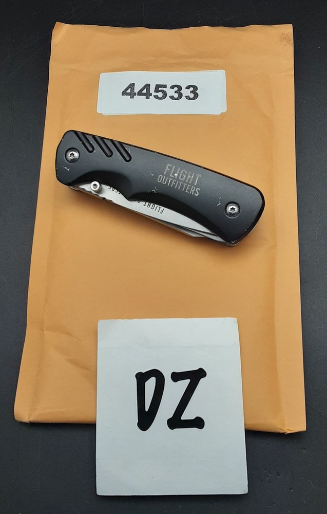 Black FLIGHT OUTFITTERS Pliers Multi-Tool/Folding Pocket Knife