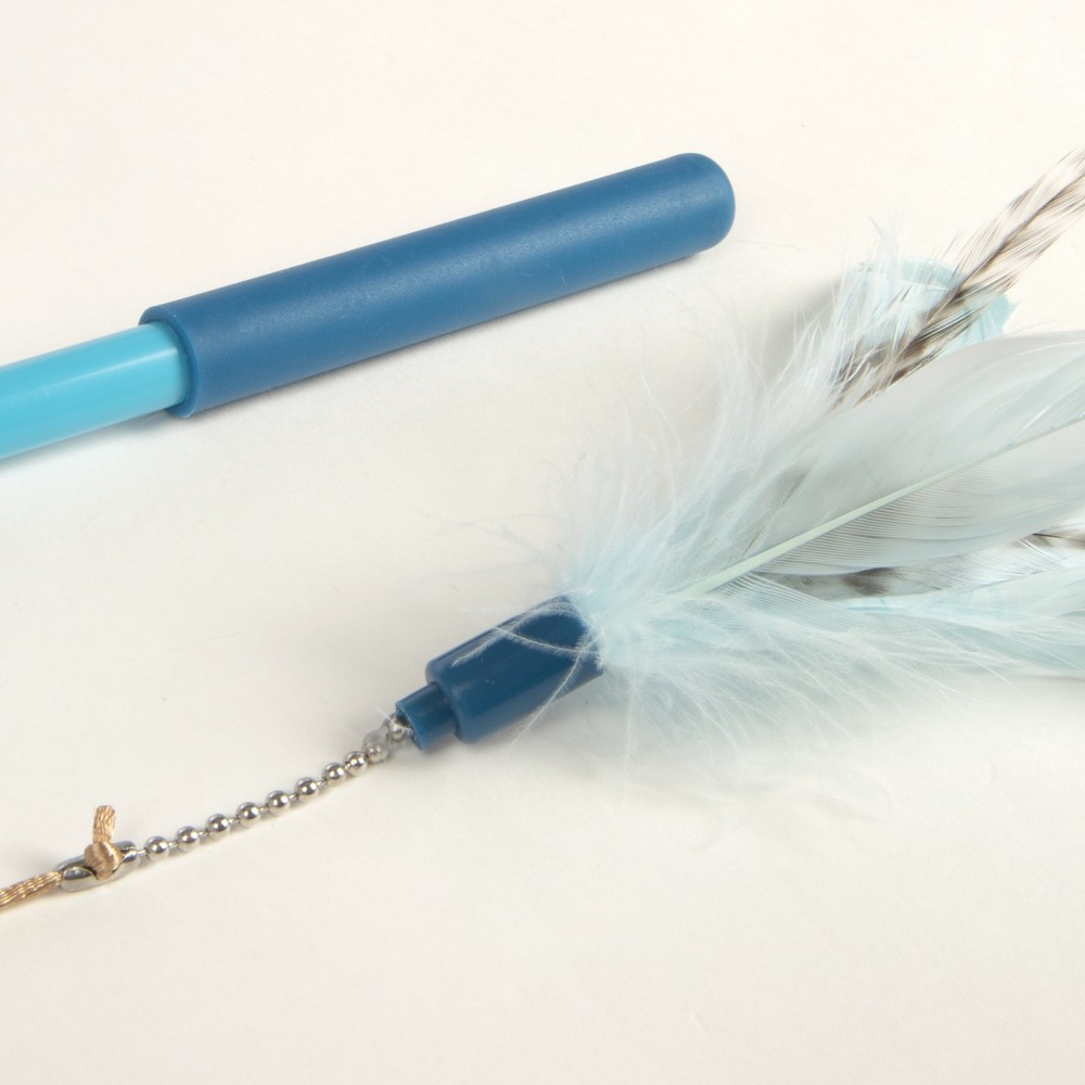 SmartyKat Frisky Flyer - Interactive Cat Toy,Extendable/Retractable Feather Wand