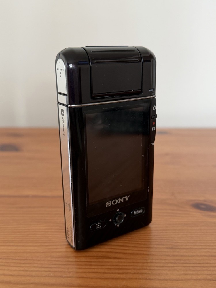 Sony HD Bloggie MHS-PM5 Handheld Video Camcorder - Working