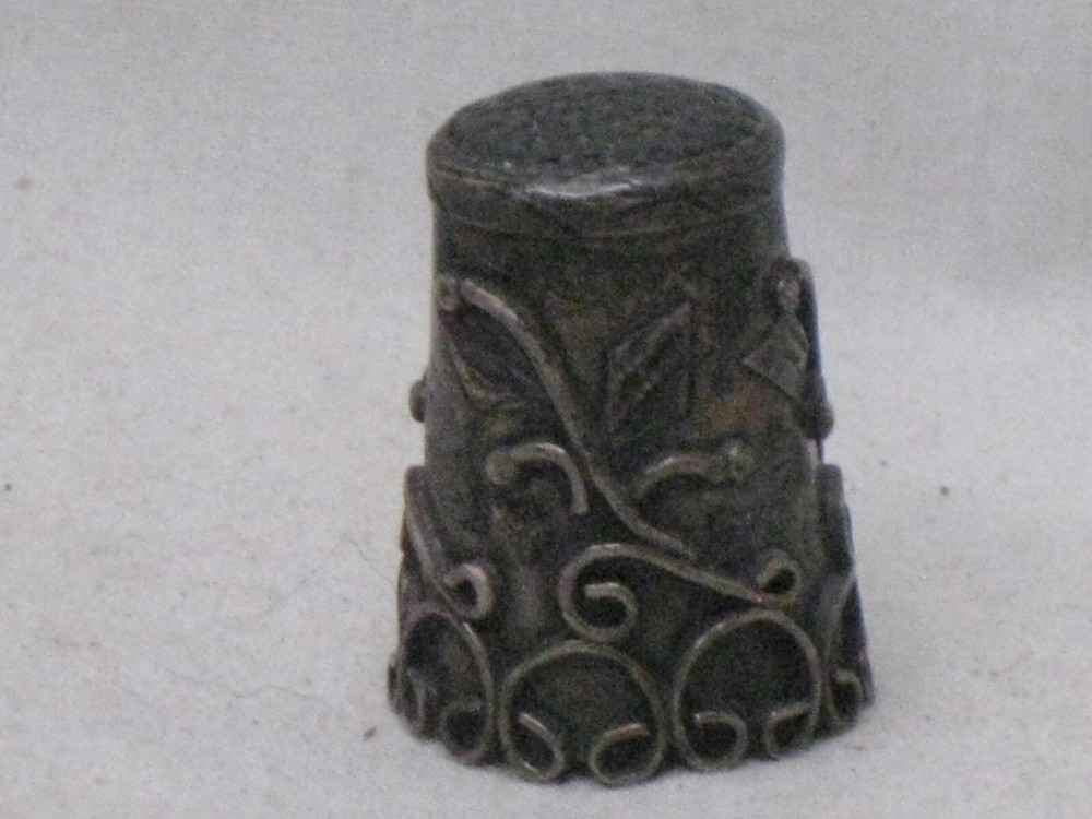 ornate vintage sterling silver thimble unique modern leaf pattern 6 grams