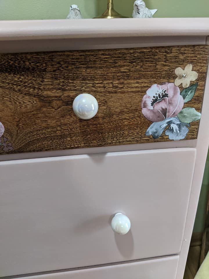 1-1/4" Ball Design Knob White Pearlized